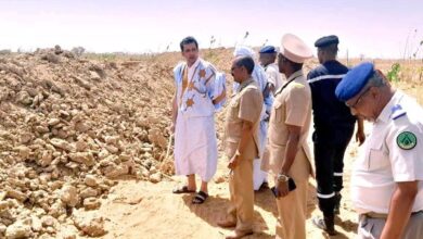 صورة السيد الوالي ورئيس الجهة يتفقدان بعض الأشغال في المدينة