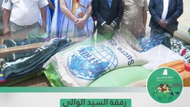 صورة رئيس الجهة يؤازر ثلاثة اسر تعرضت منازلها لحريق في اكجوجت