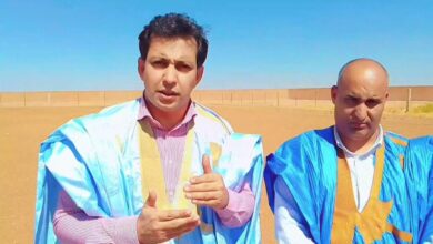 صورة رئيس جهة إينشيري يشرف على انطلاق أشغال تركيب النجيلة الاصطناعية لملعب أكجوجت 